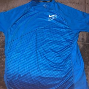 Nike Running skin breathable T-shirt.